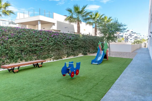 For sale a modern 2 bedroom, 2 bathroom apartment with a 44  - foto 5