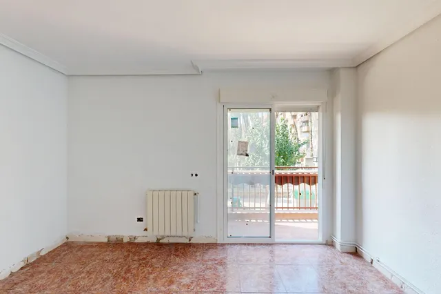 Piso exterior de 111 m2 con 4 dormitorios, garaje y trastero en Av Juan Antonio Perea — 40
