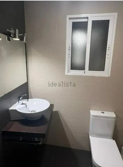 Alquiler de excelente vivienda zona centro de Alicante de 4 dormitorios — 18