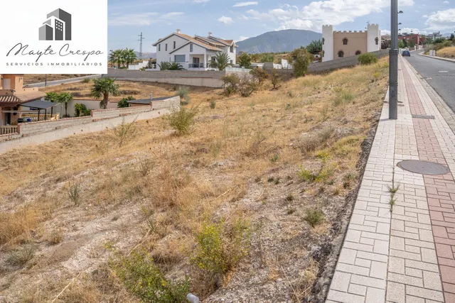 Terreno urbano de 750 m2 en Altos de La Zubia. Parcela 17, manzana M — 15