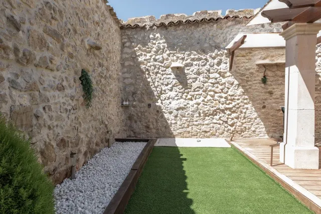 CASA URBANA DE DISEÑO — 25