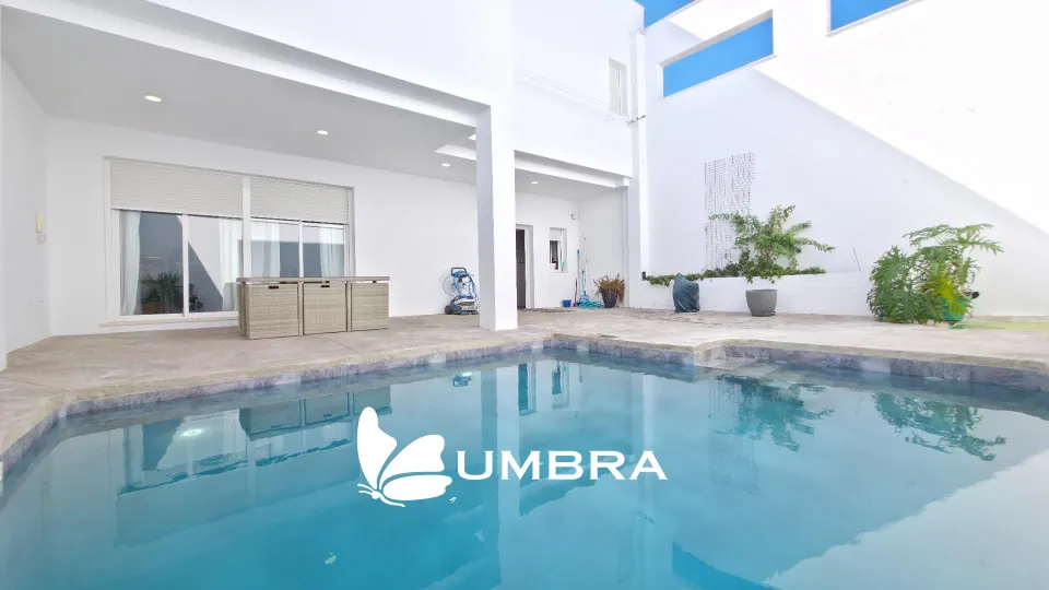 Casa unifamiliar con piscina privada, garaje y 3 dormitorios | la milagrosa, jerez