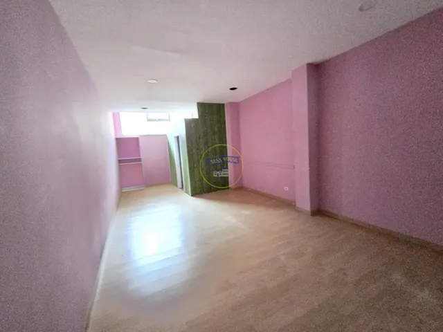 Amplio local comercial en zona de paso — 19