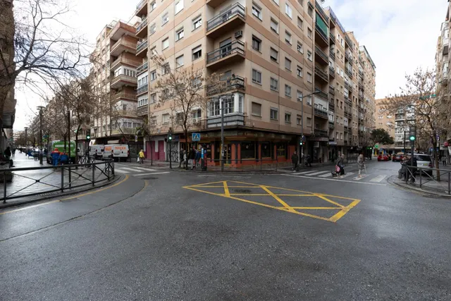 ¡Plaza de garaje en excelente ubicación! - CAMINO DE RONDA — 20