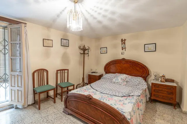 BONITA CASA PARA REFORMAR — 15