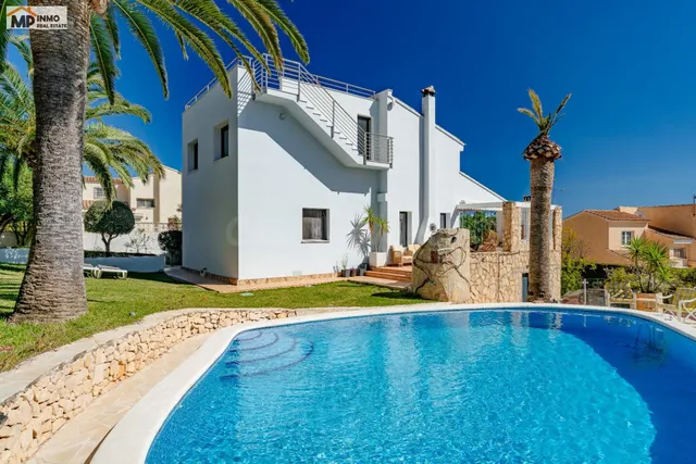 Preciosa villa mediterránea reformada con vistas al mar en G - foto 2