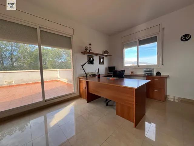 ESPECTACULAR CASA CON PISCINA — 24