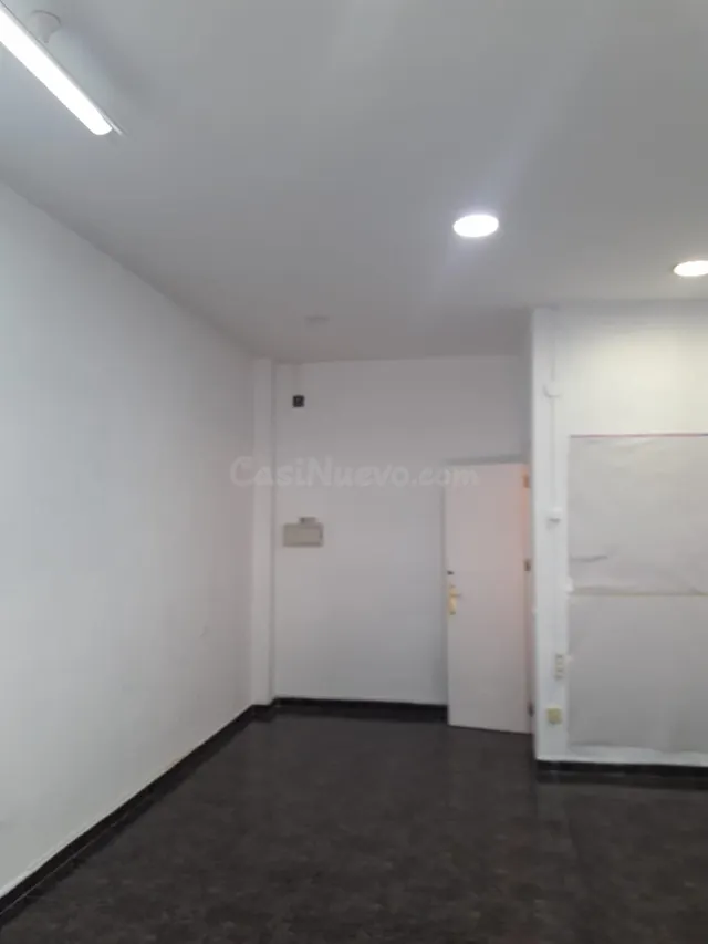 Local comercial reformado en Málaga - 35m2 a pie de calle - foto 5