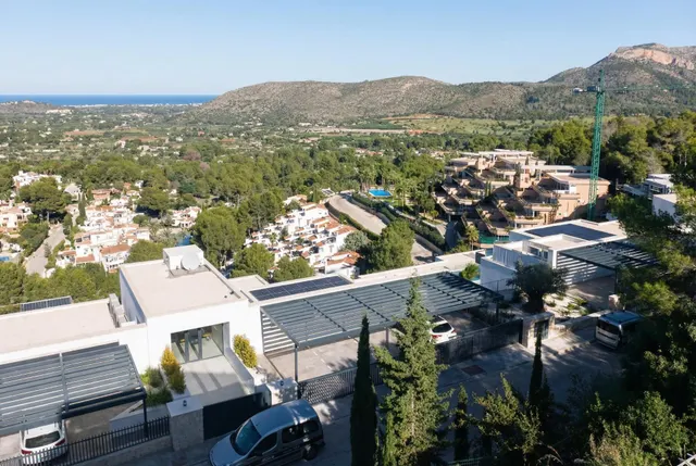 GRAN CHALET CON VISTAS AL MAR, PARCELA DE 1.218 m2 Y ENTORNO PRIVILEGIADO !! — 26