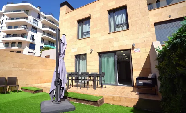 SE VENDE Impresionante adosado en Playas Del Torres, Villajo