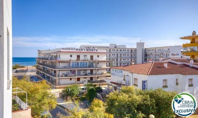 Bonito apartamento a 100 metros del mar en la zona de Salata - foto 2