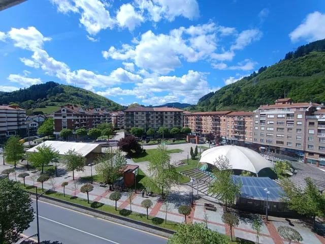 Venta piso en Sodupe con ascensor, parcela de garaje y trast - foto 3