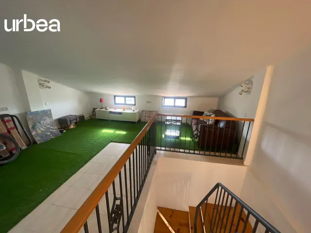 chalet adosado de tres plantas situado  en  EL Cerrado de Calderón. — 8