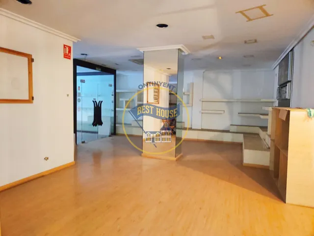 AMPLIO LOCAL COMERCIAL CON EXCELENTE UBICACIÓN EN ONTINYENT