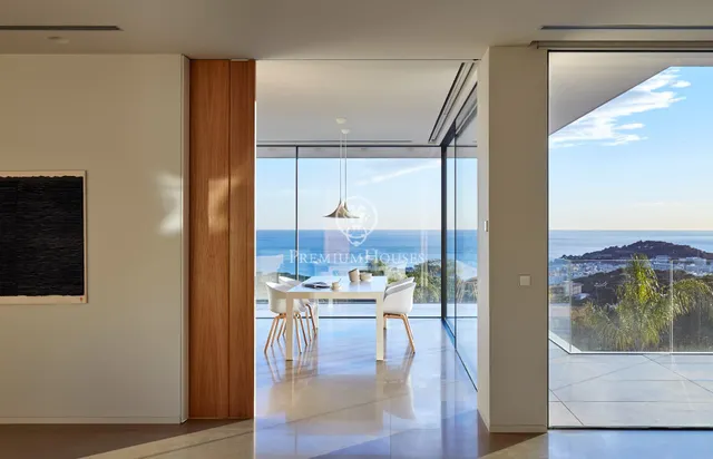 El carácter de la piedra natural con vistas de vértigo en alquiler en Lloret de Mar — 38
