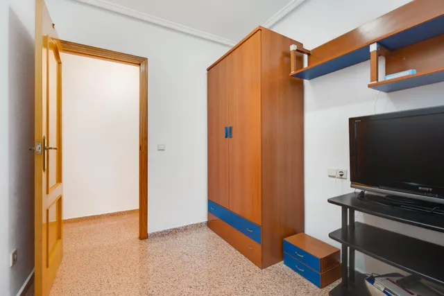 4 Dormitorios 2 baños  vivienda grande — 21