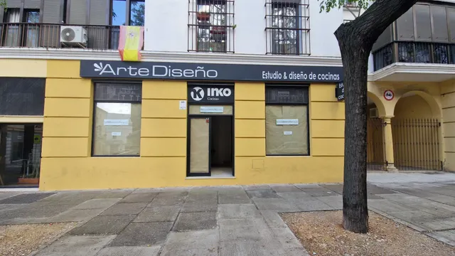 Local comercial en zona centro en Calle Santo Domingo junto a Plaza Aladro — 2
