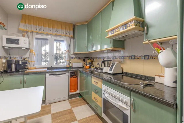 Casa en Armilla con terraza, patio y amplia cochera — 8