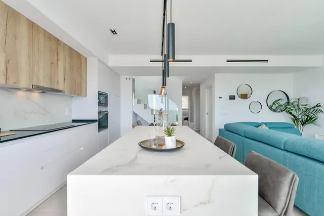 FABULOSO ÁTICO EN RESIDENCIAL DE LUJO CON VISTAS AL MAR EN FINESTRAT. — 15