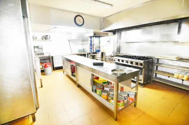 Urbis te ofrece un local comercial en venta en zona Centro, Salamanca. — 13
