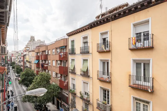 VIVIENDA CON MUCHAS POSIBILIDADES EN CALLE FUENCARRAL — 8