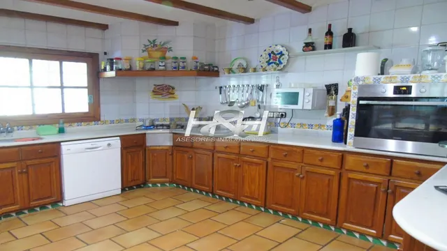 Sensacional villa en urbanización Santa Bárbara. / HH Asesores inmobiliarios. — 32