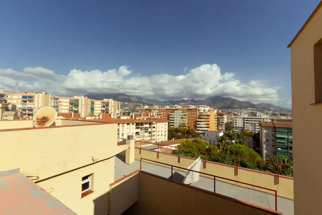 Ático con 100 m2 de espacio exterior, vistas panorámicas y garaje en el centro de Fuengirola – 375.000 € — 27