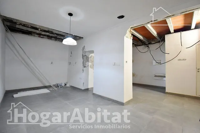 Casa luminosa y esquinera con balcón y dos terrazas, toda am - foto 2