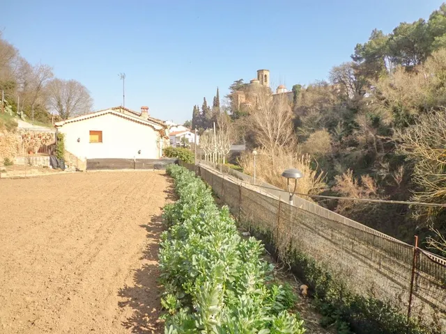 Terreno urbano de (582m2) Piera, El Raval ideal inversionistas — 10