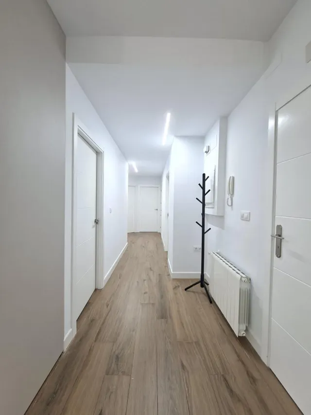 Piso en zona centro corte ingles totalmente reformado de cuatro dormitorios y dos cuartos de baño — 6