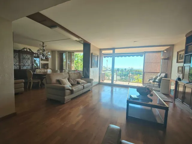 EXCLUSIVA Y AMPLIA VIVIENDA EN ALICANTE CON VISTAS AL MAR Y  - foto 5