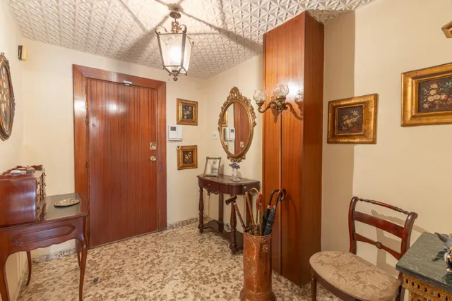 Amplia vivienda en pleno centro de Granada — 8