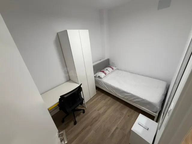 Amplio piso para chicas disponible para estudiantes en la zo