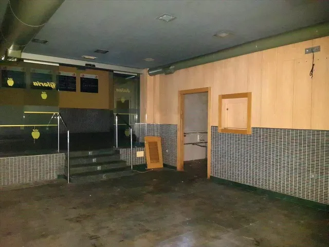 Se vende local comercial céntrico en Oviedo — 19