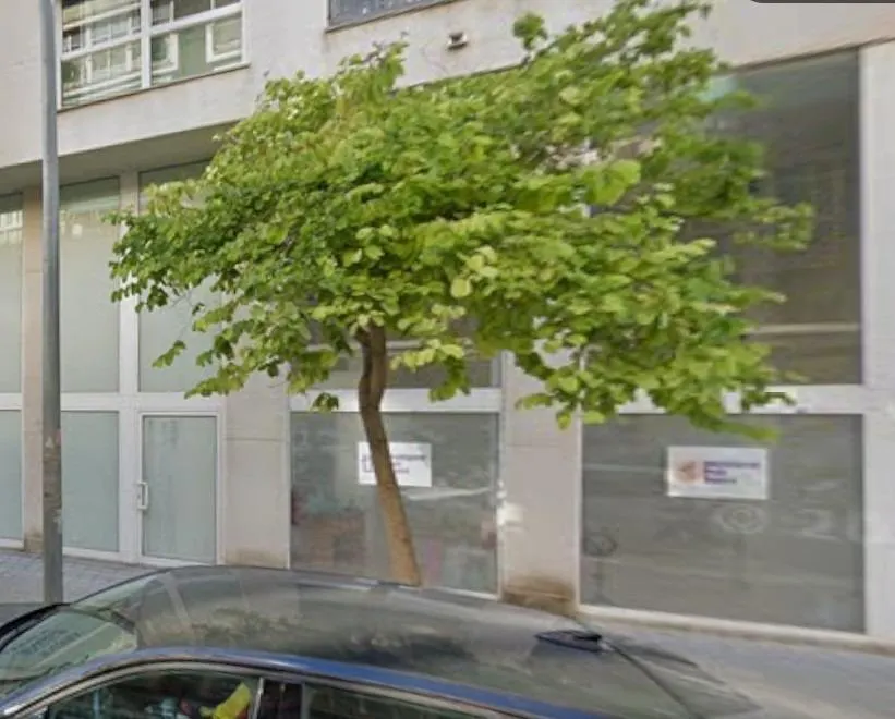 SE ALQUILA / SE VENDE LOCAL COMERCIAL / 60 MTS / TECHOS ALTOS