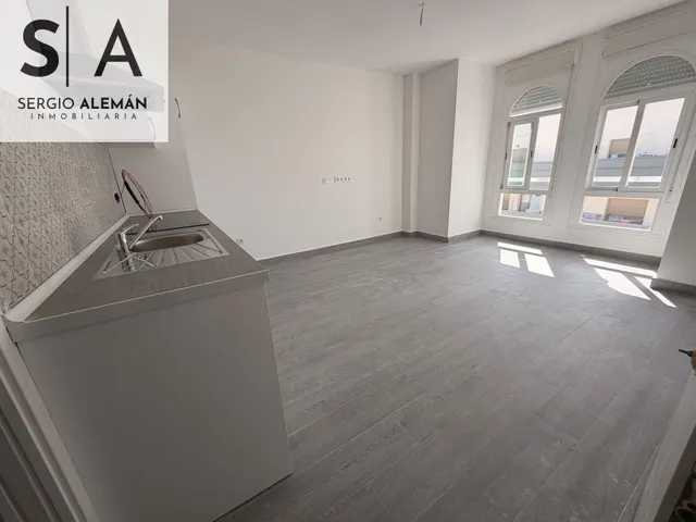 APARTAMENTO CON GARAJE Y PISCINA — 6