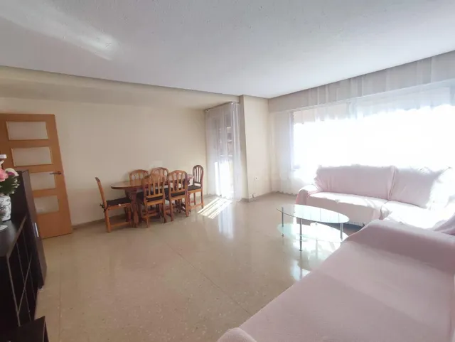 Exclusiva vivienda en el corazón de Castellón con amplios es - foto 4