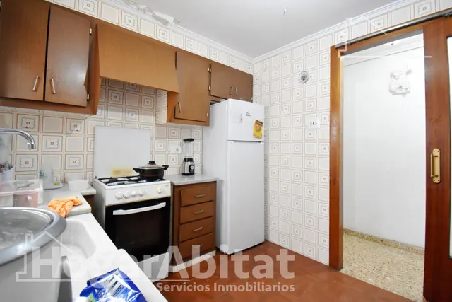 ¡Oportunidad! Amplio, luminoso y exterior con ascensor y balcón, en excelente ubicación — 7