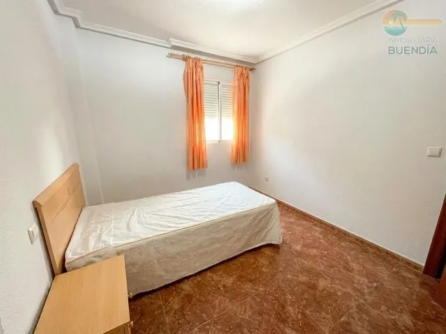 Piso de 3 dormitorios , garaje y trastero muy cercano a servicios — 18