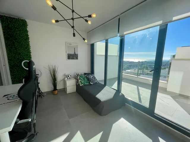 Chalet adosado de lujo con garaje privado y vistas al mar en Guardamar Hills — 21