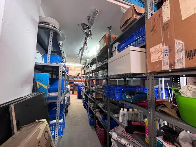 LOCAL COMERCIAL DE 44 M2 EN COLINDRES CON DOBLE ALTURA - foto 4