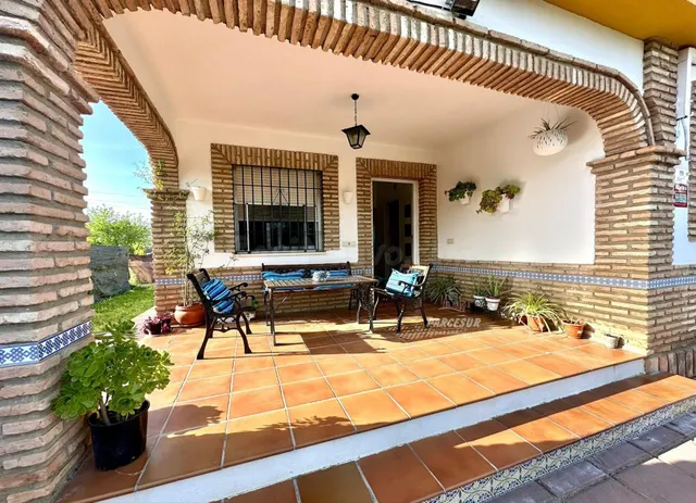 Bonita casa en parcela de 1250m2 zona Villarrubia - foto 2