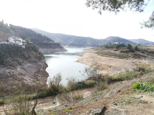 Ideal cómo inversión o si desea vivir en un pueblo con encanto como es Iznájar (Córdoba). — 37