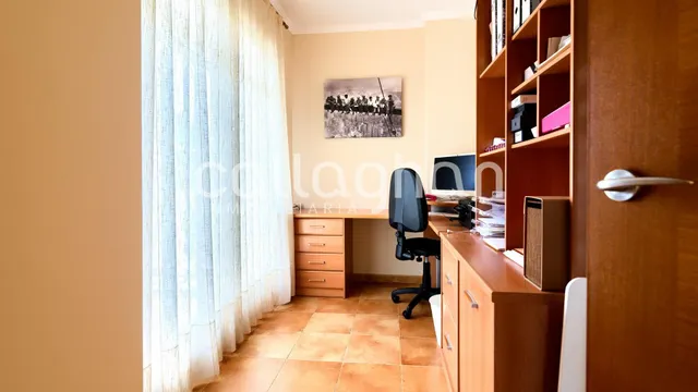 Impresionante chalet en Colinas de Venta Cabrera — 46
