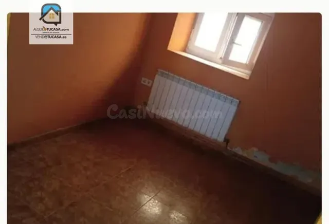 Amplia y Modernizada Casa de Dos Plantas en la Zona del Cris - foto 2
