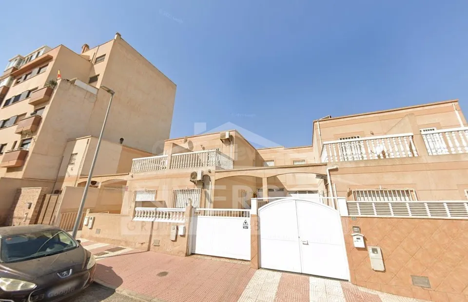 VIVIENDA EN CORTIJOS DE MARIN