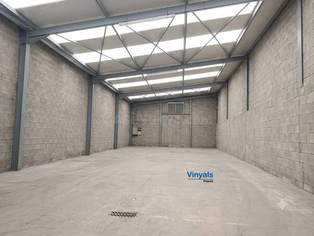 Con puentes grua, patios e instalaciones! - foto 3