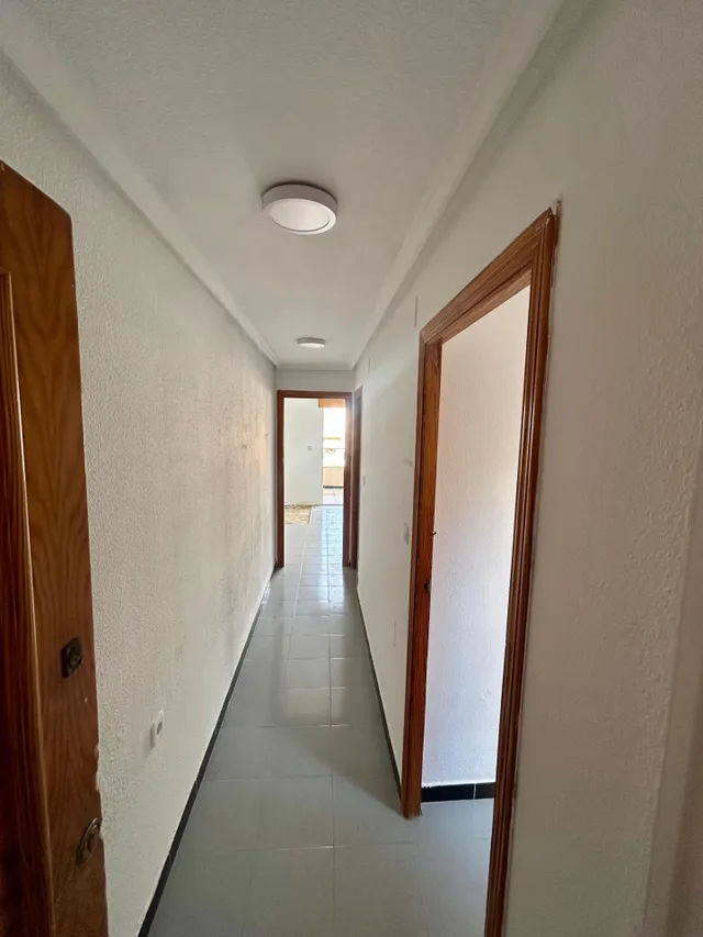 ¡Oportunidad Única! Ático para Reformar en el Centro de Torrevieja con Vistas Despejadas. — 20