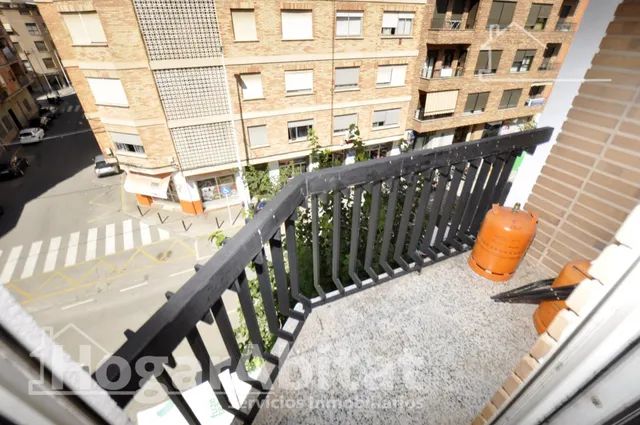 Luminoso piso esquinero con dos balcones y dos plazas de garaje incluidas — 18