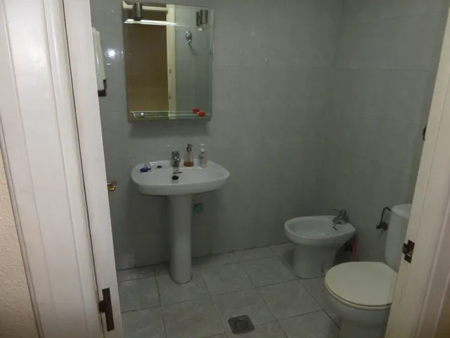LOCAL COMERCIAL DE MAS DE 300 M2 — 16